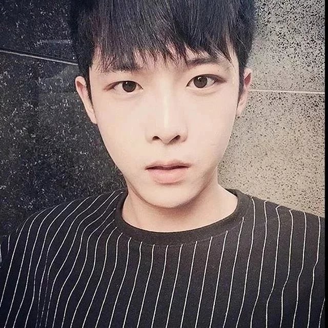 华亮梵霞