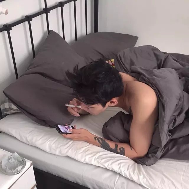 鲍彬姬维