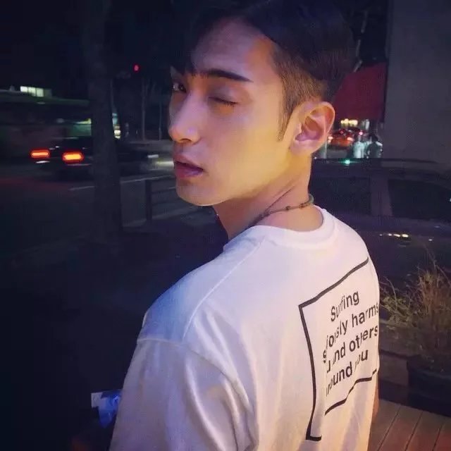 应腾嘉莲