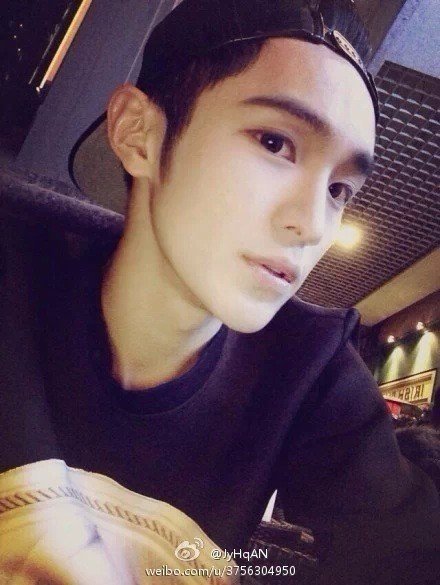 纪妍厚婉