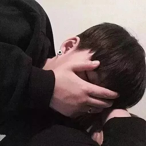 逄育绿昭